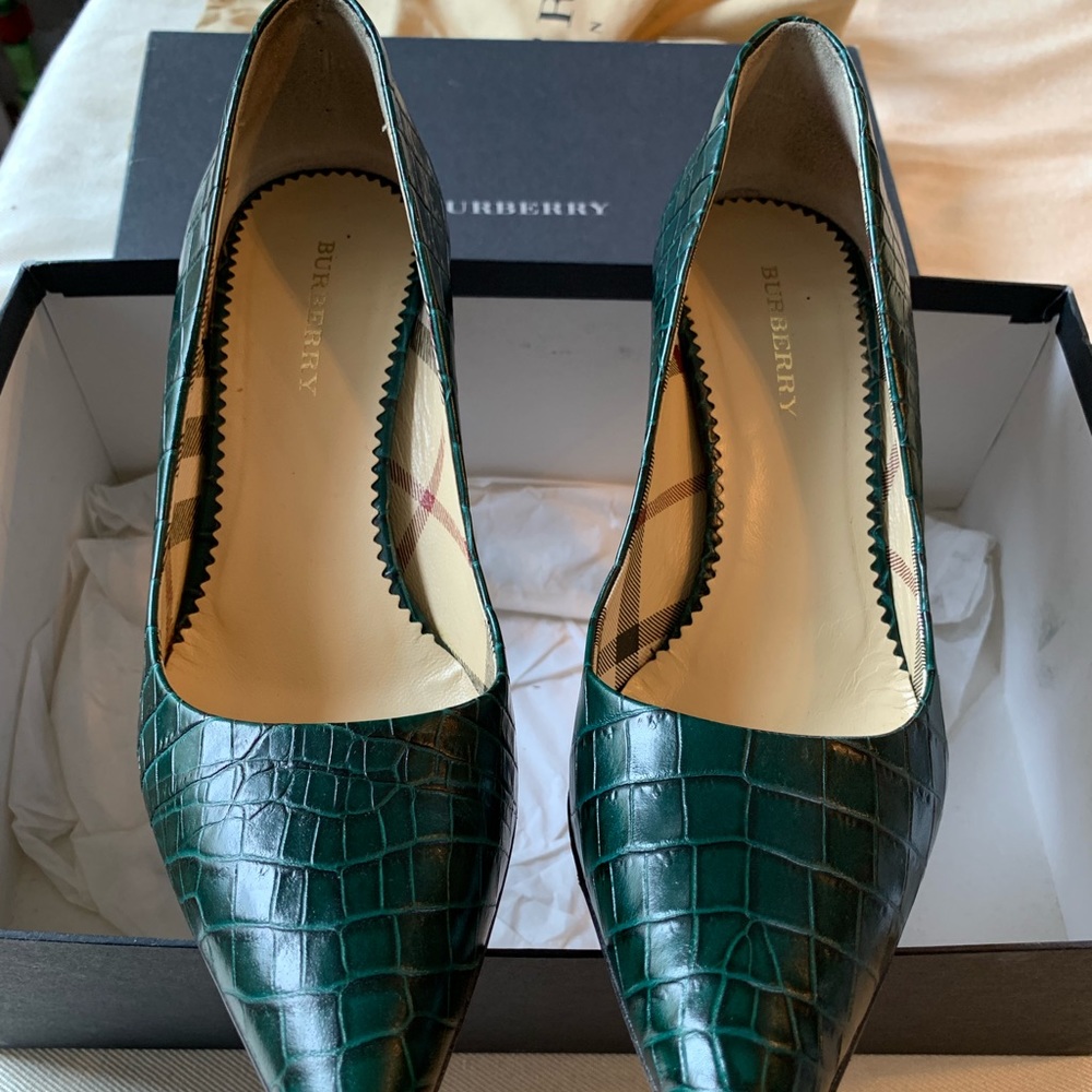 Authentic Burberry Classic Pumps
